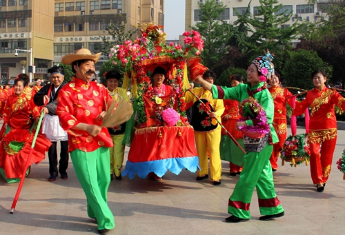 “俏夕阳”旱船舞出廉洁风