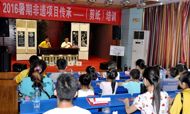 肥西县文化馆举办暑期剪纸培训班