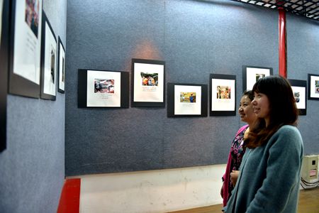 “幸福瞬间在路上”群文干部摄影作品展